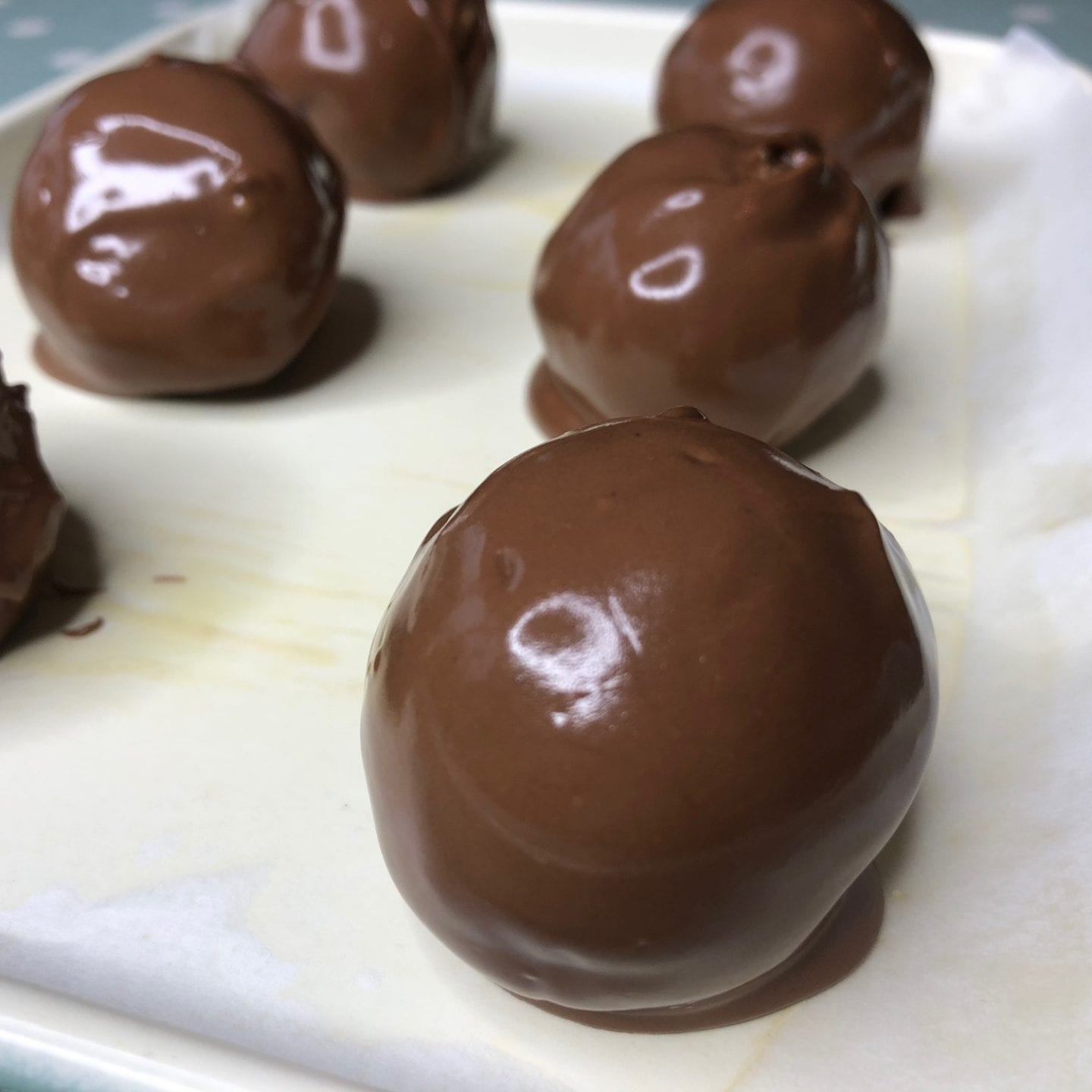 Simple No Bake Chocolate Peanut Butter Balls