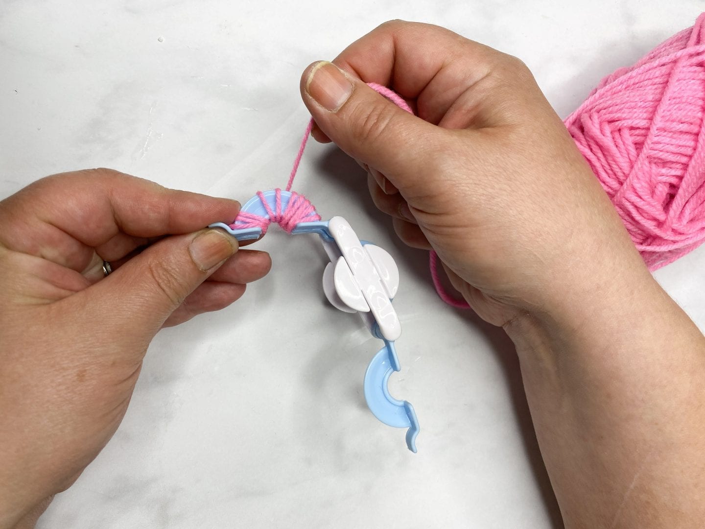 making a pom pom using a pom pom maker