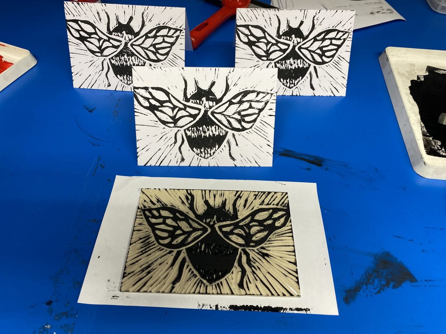 3 bee lino printed cards