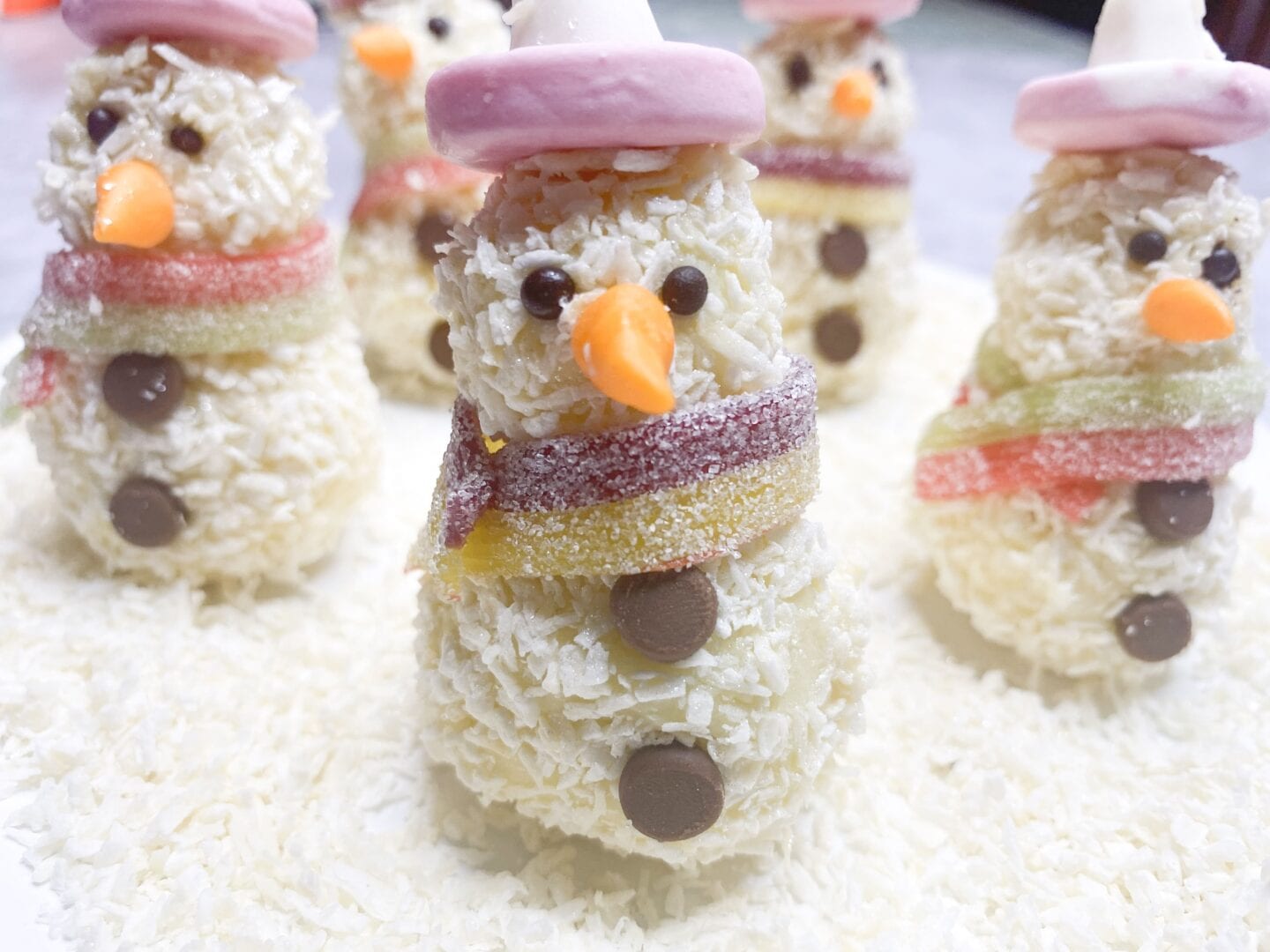 A picture of a group of finshed snowman truffles